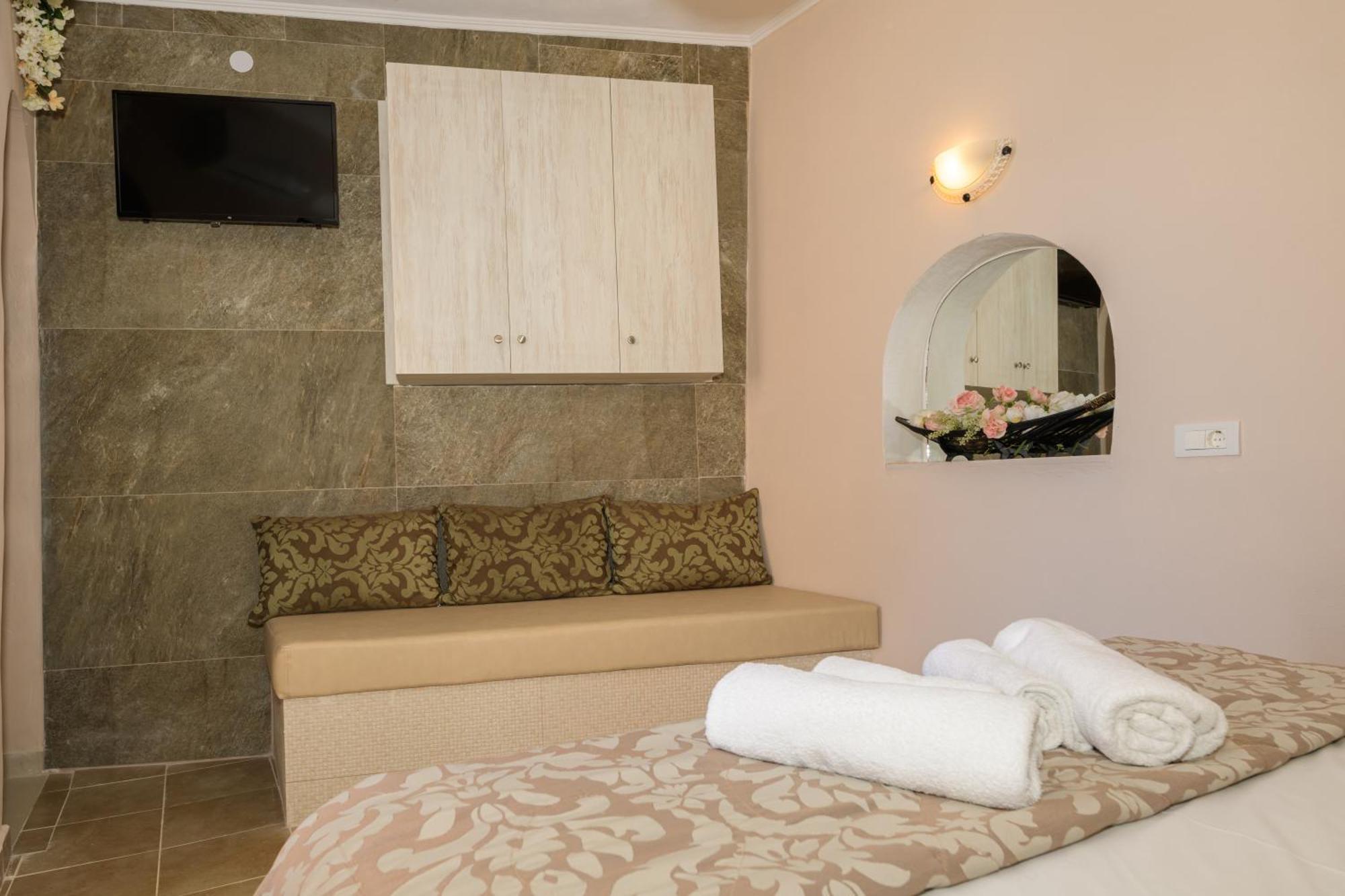 Harmony Hotel Keri ภายนอก รูปภาพ